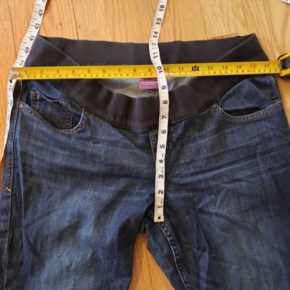 2 maternity Old Navy pants - jeans & black trousers - Picture 6 of 12